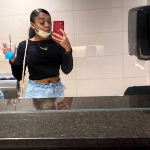 Meet your Posher, Lia